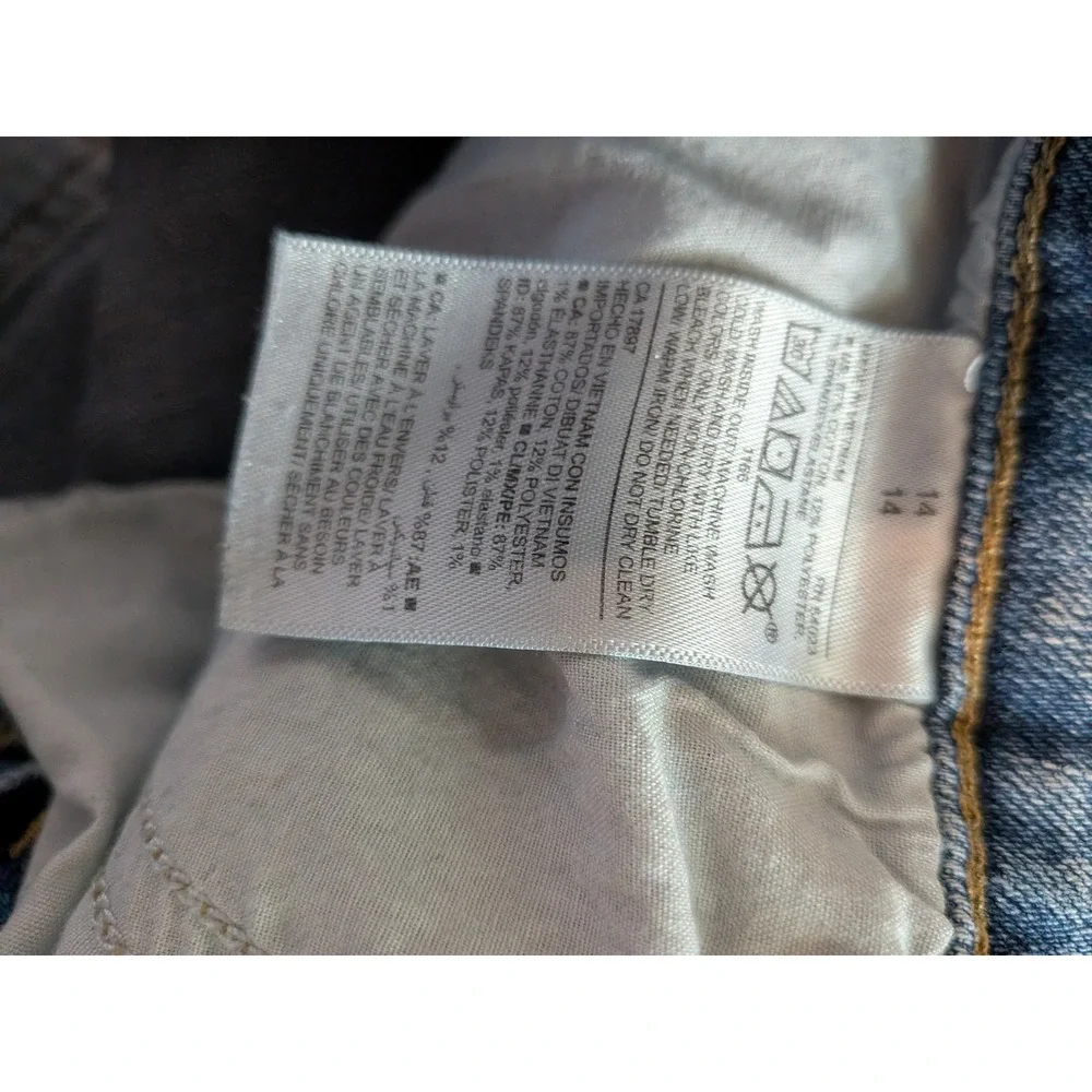 Old Navy Boyfriend Denim Shorts Medium Wash Cuffed Raw Hem Blue Womens Size 14 - Picture 5 of 5